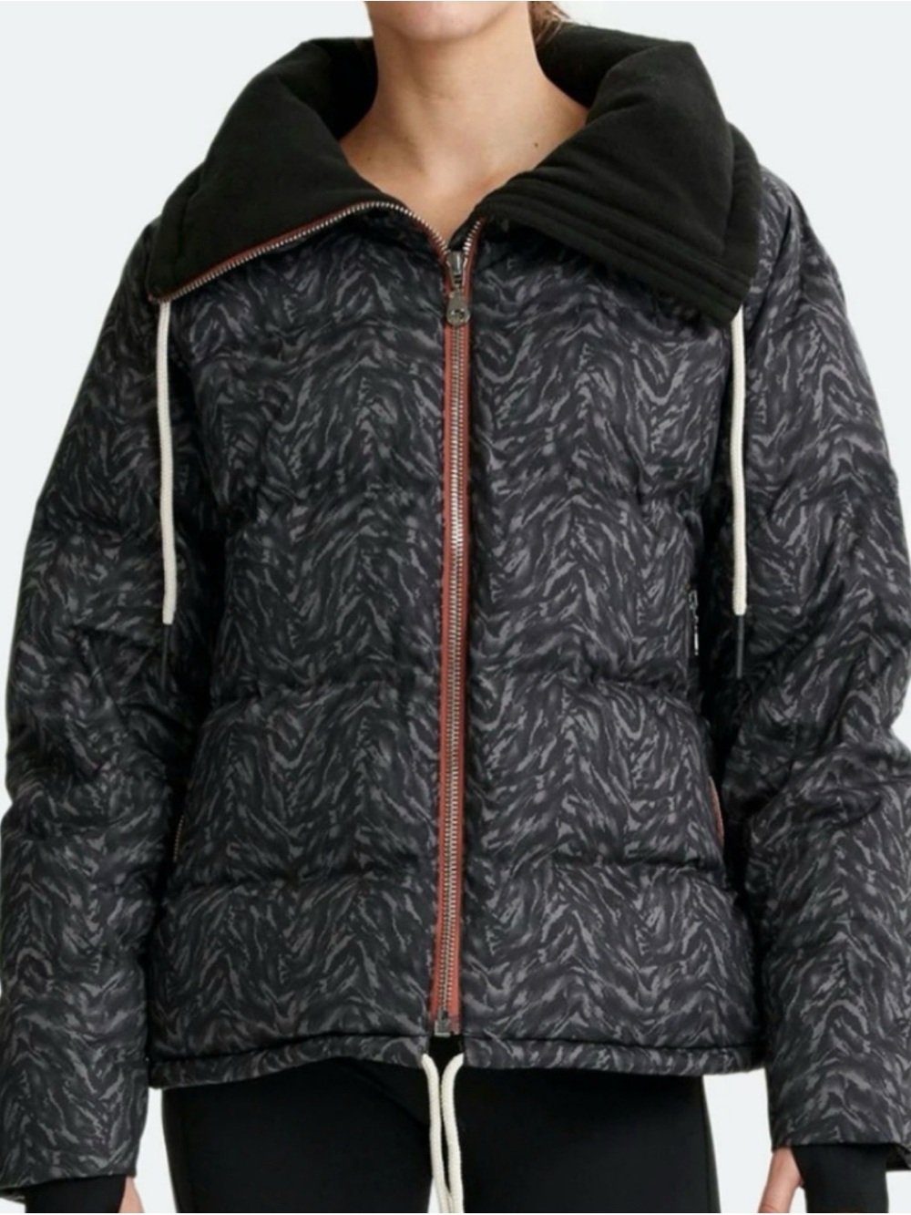 Varley Women’s Granville Puffer Jacket Dark Mono Zebra Pattern Size Small